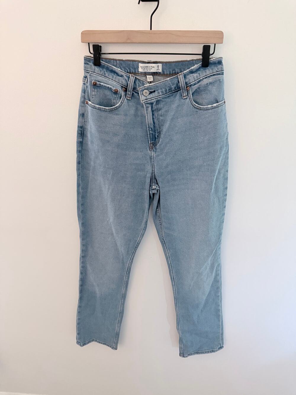 Abercrombie & Fitch The 90's Slim Straight Ultra High-Rise Jeans-Size 29